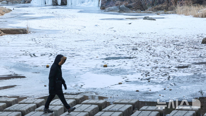 충남권 기온 영하권으로 떨어져 추워…바람 불어 체감온도↓