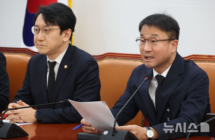 [서울=뉴시스] 조성봉 기자 = 한병도 더불어민주당 원내대표가 29일 오전 서울 여의도 국회에서 열린 정책조정회의에서 발언을 하고 있다. 2026.01.29. suncho21@newsis.com