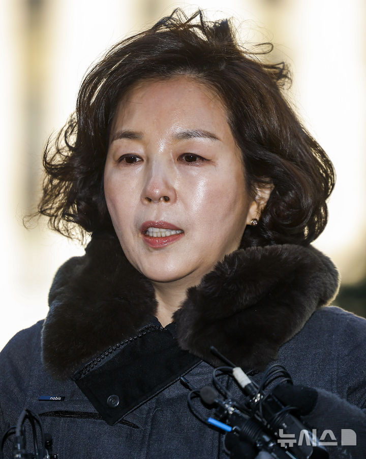 '4차 출석' 김경, 16시간 만에 조사 마치고 귀가…"거듭 죄송"(종합)