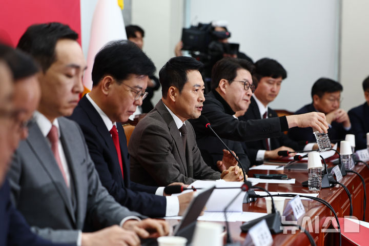 [서울=뉴시스] 김명년 기자 = 장동혁 국민의힘 대표가 29일 오전 서울 여의도 국회에서 열린 최고위원회의에서 발언하고 있다. 2026.01.29. kmn@newsis.com