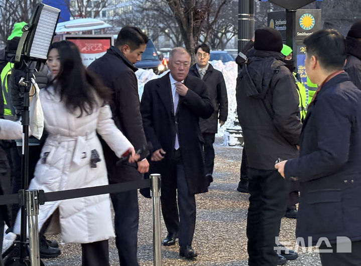 [워싱턴=뉴시스] 이윤희 특파원 = 정의선 현대차그룹 회장이 28일(현지 시간) 미국 워싱턴DC 스미스소니언 국립아시아미술관에서 열린 '이건희 컬렉션 전시 기념 갈라 행사'에 참석하고 있다. 2026.01.29. sympathy@newsis.com
