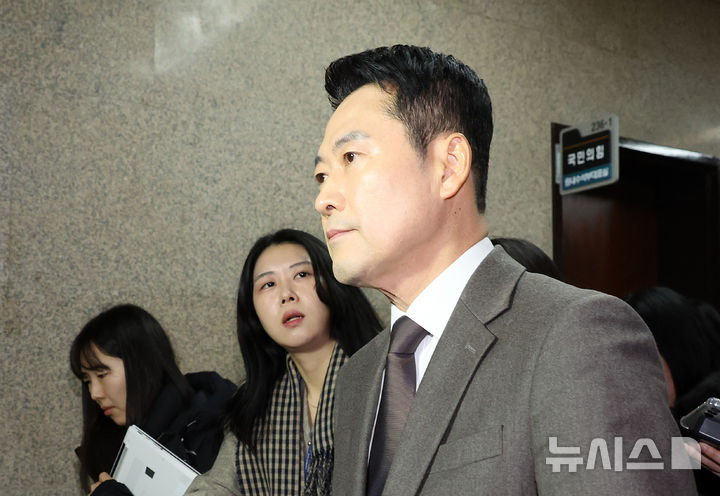 [서울=뉴시스] 김금보 기자 = 장동혁 국민의힘 대표가 29일 오전 서울 여의도 국회에서 최고위원회의를 마친 뒤 당대표실로 이동하고 있다. 최고위원회의는 한동훈 전 대표 제명을 의결했다. 2026.01.29. kgb@newsis.com