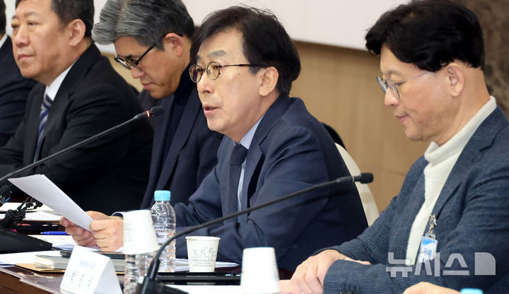 [서울=뉴시스] 추상철 기자 = 정기현 의료혁신위원회 위원장이 29일 오전 서울 종로구 정부서울청사에서 열린 제2차 의료혁신위원회에서 발언하고 있다. 2026.01.29. scchoo@newsis.com