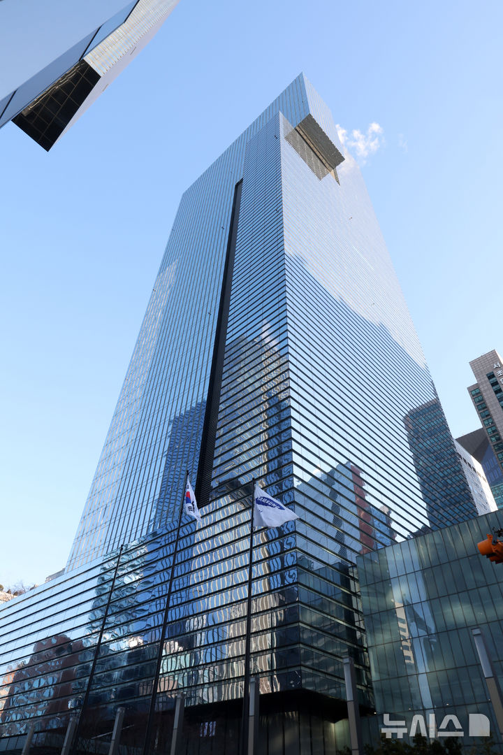 h[서울=뉴시스] 배훈식 기자 = 삼성전자가 연결 기준 매출 93조8000억원, 영업이익 20조1000억원의 지난해 4분기 실적을 발표한 29일 오전 서울 서초구 삼성전자 서초사옥 모습. 삼성전자의 이번 영업이익은 분기 사상 역대 최고 실적이다. 2026.01.29. dahora83@newsis.com