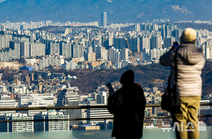 [서울=뉴시스] 정병혁 기자 = 서울 중구 남산에서 서울시내 아파트가 보이고 있다. 2026.01.29. jhope@newsis.com