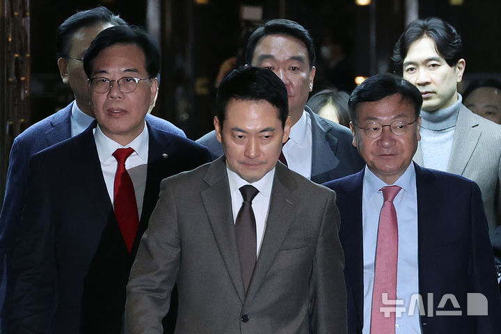 국힘, '지도부 퇴진론' 두고 내홍 이어져…"2월~3월초 지방선거 골든타임"