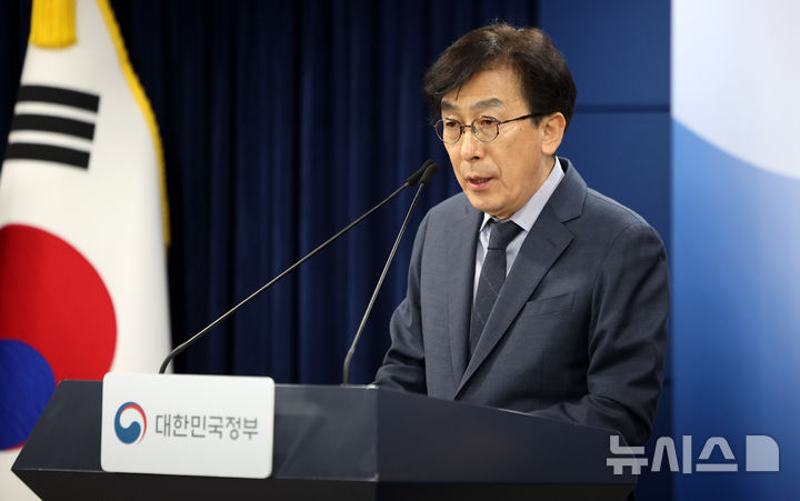 [서울=뉴시스] 김선웅 기자 = 정기현 의료혁신위원장이 29일 서울 종로구 정부서울청사에서 제2차 의료혁신위원회 회의 결과를 브리핑하고 있다. 2026.01.29. mangusta@newsis.com