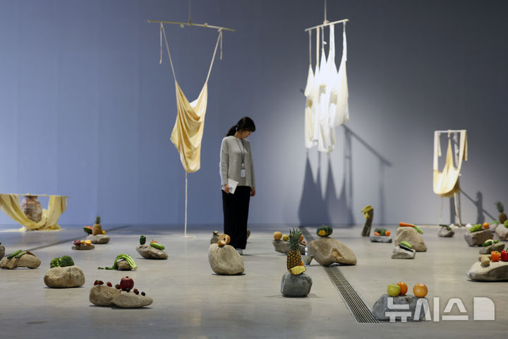 [서울=뉴시스] 박진희 기자 = 국립현대미술관은 '소멸의 시학: 삭는 미술에 대하여'전 언론공개회를 29일 서울 종로구 국립현대미술관 서울에서 갖고 주요 작품을 선보이고 있다. 2026.01.29. pak7130@newsis.com