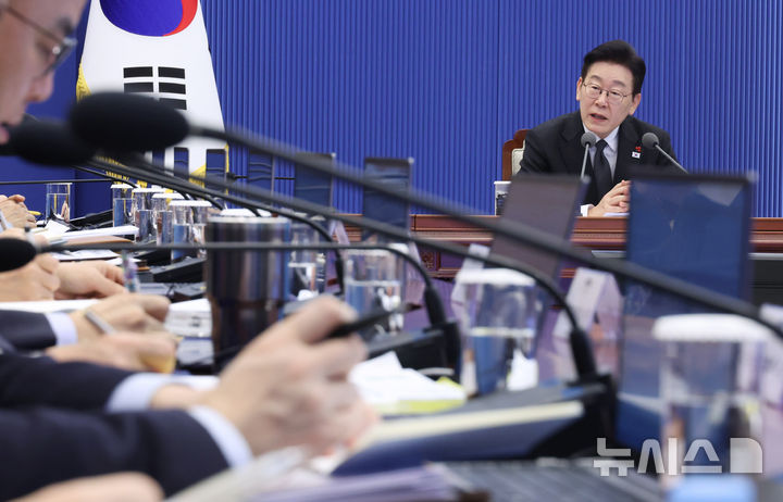 [서울=뉴시스] 고범준 기자 = 이재명 대통령이 29일 청와대에서 열린 수석보좌관회의에서 발언하고 있다. 2026.01.29. bjko@newsis.com