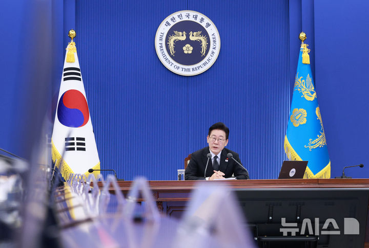 [서울=뉴시스] 고범준 기자 = 이재명 대통령이 29일 청와대에서 열린 수석보좌관회의에서 발언하고 있다. 2026.01.29. bjko@newsis.com