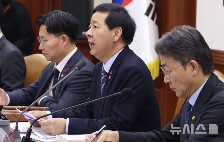 [서울=뉴시스] 추상철 기자 = 구윤철 부총리 겸 재정경제부 장관이 29일 오후 서울 종로구 정부서울청사에서 열린 공공기관운영위원회에서 발언하고 있다. 2026.01.29. scchoo@newsis.com