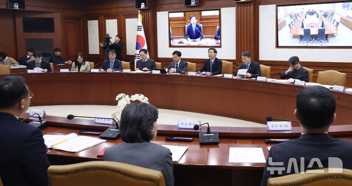 [서울=뉴시스] 추상철 기자 = 구윤철 부총리 겸 재정경제부 장관이 29일 오후 서울 종로구 정부서울청사에서 열린 공공기관운영위원회에서 발언하고 있다. 2026.01.29. scchoo@newsis.com