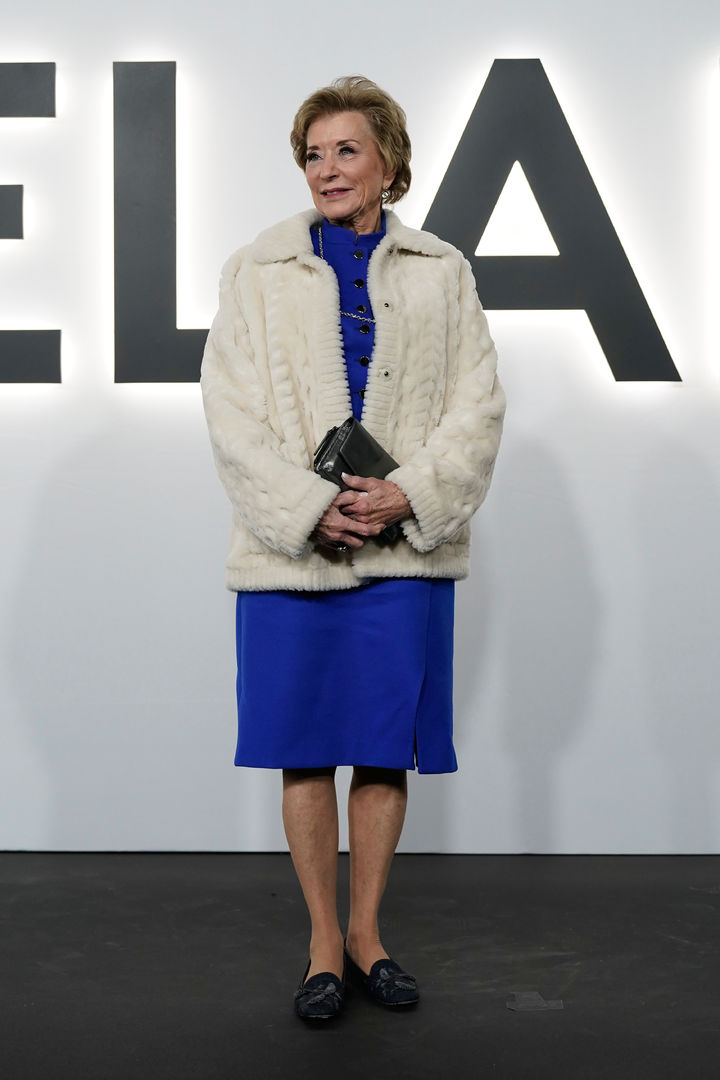 [워싱턴=AP/뉴시스] 린다 맥마흔 교육부 장관이 29일(현지 시간) 미국 워싱턴 D.C. 트럼프-케네디 센터에서 열린 다큐멘터리 영화 '멜라니아'의 시사회에 참석해 포즈를 취하고 있다. 영화 '멜라니아'는 트럼프 대통령의 2기 취임식을 앞둔 지난해 1월 당시 멜라니아 여사의 20일간 일정을 보여준다. 2026.01.30.