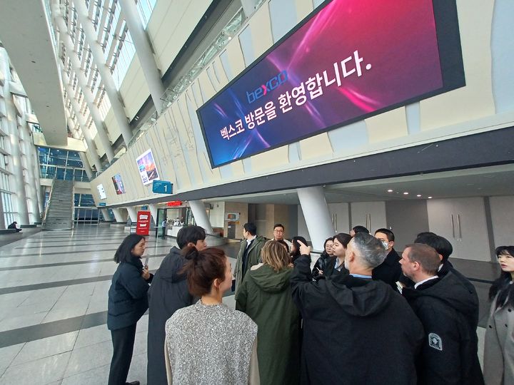 [서울=뉴시스] 27일부터 29일까지 부산에서 진행된 유네스코 세계유산센터의 사전실사 중 벡스코 점검 (사진=국가유산청 제공) 2026.01.30. photo@newsis.com *재판매 및 DB 금지