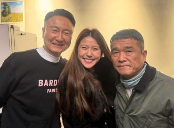 [서울=뉴시스] 주영훈, 이윤미, 김건모. (사진=인스타그램 캡처) 2026.01.30. photo@newsis.com *재판매 및 DB 금지