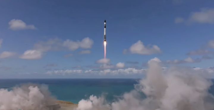 우주항공청 등에 따르면 초소형군집위성 검증기는 30일 오전 9시55분(현지시각 오후 1시45분) 뉴질랜드 마히아 발사장에서 미국 우주기업 로켓랩의 발사체 '일렉트론'에 실려 발사됐다. (사진=우주항공청 유튜브 캡처) *재판매 및 DB 금지