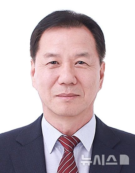 [전주=뉴시스]윤난슬 기자 = 전북대학교는 전국국공립대학교수회연합회(국교련) 제29대 상임위원장에 대학 교수회장인 한상욱 교수(사범대 물리교육전공)가 선출됐다고 30일 밝혔다. (사진=전북대 제공) photo@newsis.com 