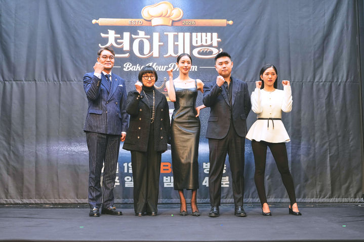 왼쪽부터 이석원, 노희영, 이다희, 권성준, 미미