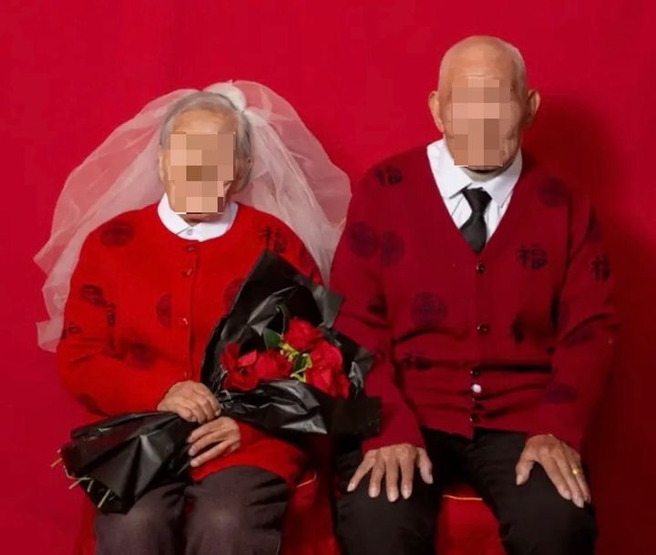 [뉴시스] 정확히 같은 연도와 월, 날짜에 태어난 102세 중국인 부부가 장수의 비결을 공개해 화제를 모으고 있다. (사진=웨이보 캡처) *재판매 및 DB 금지