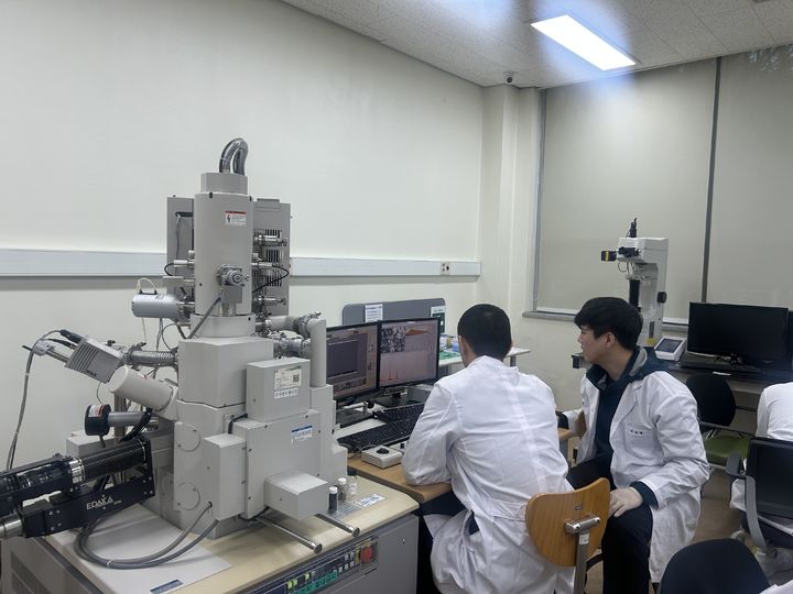 [안동=뉴시스] 경북 직업계고 1학년 학생들을 대상으로 한 '2차전지 인력양성 교육(중급과정)'. (사진=경북교육청 제공) 2026.01.30 photo@newsis.com **기사 내용과 관련 없습니다** *재판매 및 DB 금지