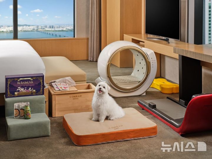 [서울=뉴시스] 콘래드 서울은 단순히 반려견 동반이 가능한 숙박 상품을 넘어 반려견과 견주의 실제 투숙 경험을 세심하게 고려해 설계한 '2026 펫 메종(Pet Maison)'을 새롭게 선보인다. 사진은 콘래드 서울이 운영하는 2026 펫 메종 이미지. (사진=콘래드 서울 제공) 2026.01.30. photo@newsis.com
