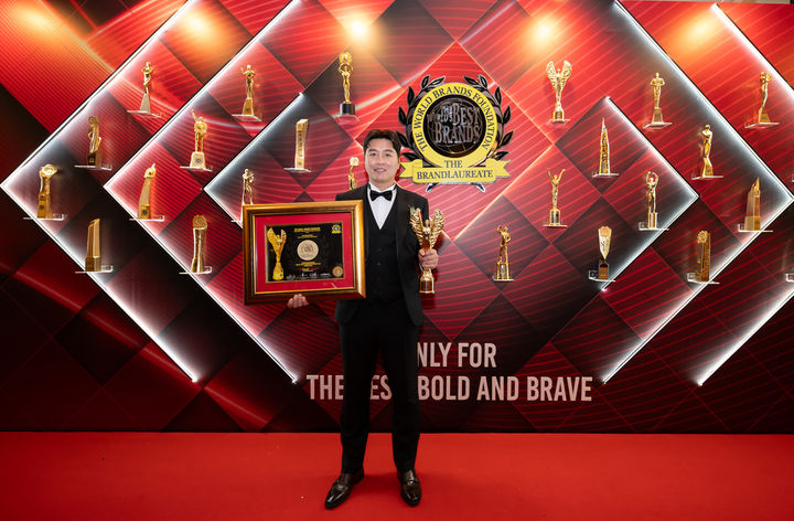 [서울=뉴시스] 프로축구 K리그2 용인FC 이동국 디렉터, 브랜드로레이 스포츠 아이콘 리더십상 수상. (사진=용인FC 제공) *재판매 및 DB 금지