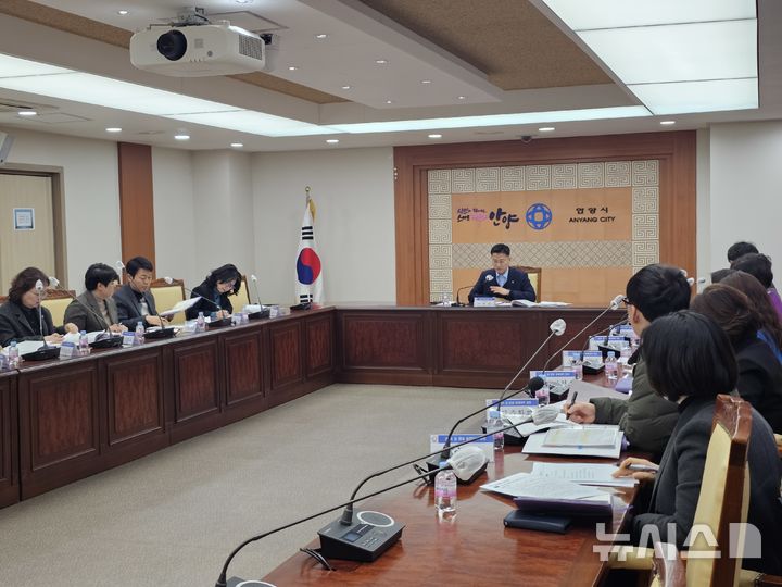 [안양=뉴시스] 안양시가 30일 이계삼 안양시 부시장 주재로 설 명절 종합대책 회의를 열고 있다. (사진=안양시 제공).2026.01.30.photo@newsis.com