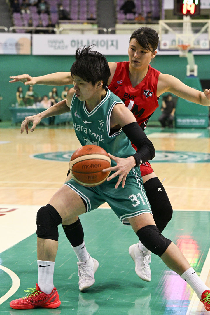 [서울=뉴시스] 여자프로농구 부천 하나은행의 진안. (사진=WKBL 제공)