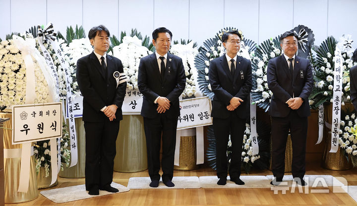 故 이해찬 장례 나흘째…장동혁 등 野 지도부도 조문