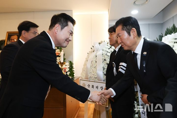 장동혁 국민의힘 대표, 故 이해찬 전 국무총리 빈소 조문 [뉴시스Pic]