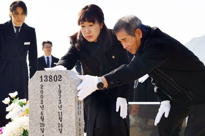 강윤진 보훈차관, 제2연평해전 전사자묘역 등 참배