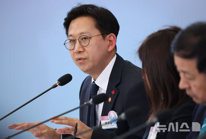 [서울=뉴시스] 고범준 기자 = 배경훈 부총리 겸 과학기술정보통신부 장관이 30일 청와대에서 열린 국가창업시대 전략회의 'K-스타트업이 미래를 만든다'에서 발언하고 있다. (청와대통신사진기자단) 2026.01.30. bjko@newsis.com