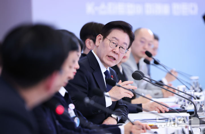 [서울=뉴시스] 고범준 기자 = 이재명 대통령이 30일 청와대에서 열린 국가창업시대 전략회의 'K-스타트업이 미래를 만든다'에서 발언하고 있다. (청와대통신사진기자단) 2026.01.30. bjko@newsis.com