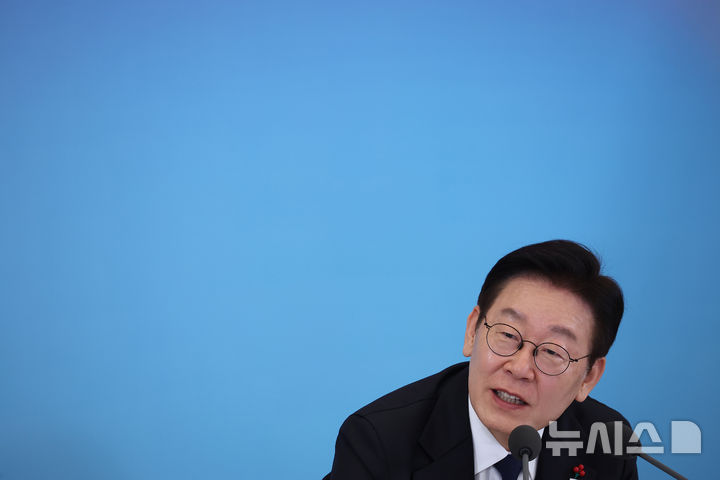 [서울=뉴시스] 고범준 기자 = 이재명 대통령이 30일 청와대에서 열린 국가창업시대 전략회의 'K-스타트업이 미래를 만든다'에서 발언하고 있다. (청와대통신사진기자단) 2026.01.30. bjko@newsis.com