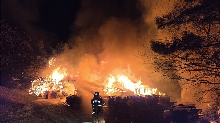 경주 단독주택 화재, 야산까지 확산…6100만원 피해