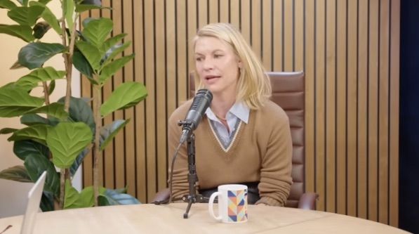 [뉴시스] 팟캐스트에 출연한 클레어 데인즈. (사진=팟캐스트 '굿 행 위드 에이미 포일러) 2026.2.1 *재판매 및 DB 금지