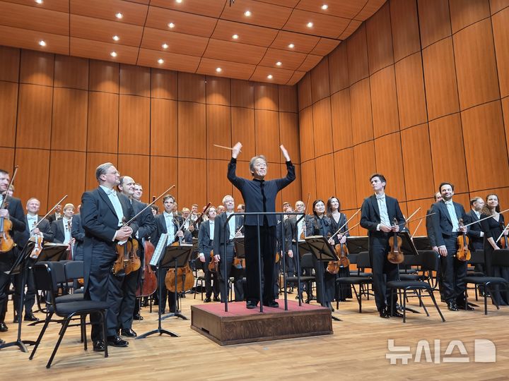 [평택=뉴시스] 조기용 기자 = 지난 30일 평택아트센터에서 열린 '정명훈&드레스덴 슈타츠카펠레 with 임윤찬' 공연 모습. 2026.02.01. excuseme@newsis.com