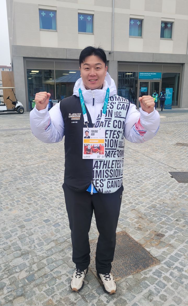 [서울=뉴시스] 이탈리아 밀라노 올림픽 선수촌에서 선거 운동을 시작한 원윤종 국제올림픽위원회(IOC) 선수위원 후보. (사진=대한체육회 제공). 2026.01.31. *재판매 및 DB 금지