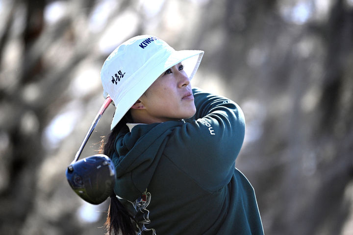 [올랜도=AP/뉴시스] 양희영이 1일(현지 시간) 미 플로리다주 올랜도의 레이크 노나 골프 & 컨트리클럽에서 열린 미국여자프로골프(LPGA) 투어 2026 시즌 개막전 힐튼 그랜드 베케이션스 토너먼트 오브 챔피언스 최종 라운드 18번 홀에서 티샷하고 있다. 양희영은 최종 합계 10언더파 206타 2위로 대회를 마쳤다. 이번 대회는 악천후로 인해 3라운드 54홀 경기로 마무리됐다. 2026.02.02.