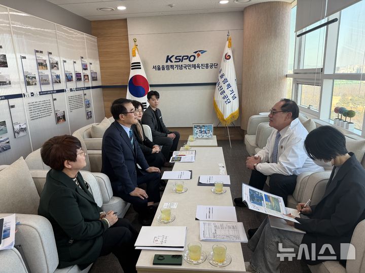 장충남 남해군수 "내년 공공체육시설 개보수 국비 지원을"