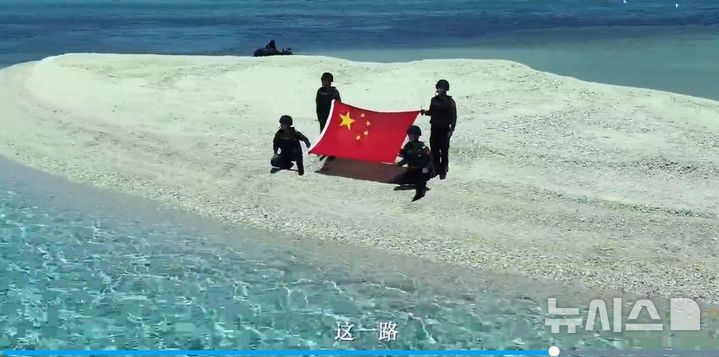 [서울=뉴시스]중국 해경이 1일 일본과 영유권 분쟁 중인 센카쿠 열도(중국명 댜오위다오) 인근을 순찰하는 영상을 처음으로 공개했다. 해당 영상을 캡쳐한 사진. <사진출처: 위챗> 2026.02.02 