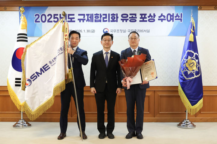 [서울=뉴시스]이병철(오른쪽) 중진공 부이사장.(사진=중소벤처기업진흥공단 제공) 2026.02.02. photo@newsis.com *재판매 및 DB 금지