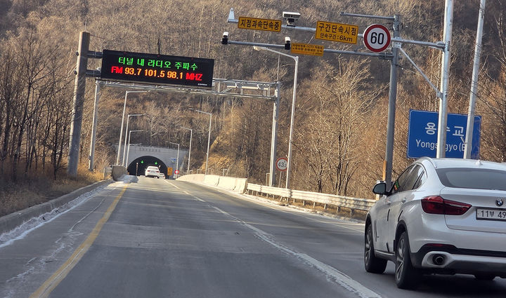 태백시 삼수동 용수교 인근 국도 38호선에 설치된 구간단속 카메라는 편도 2차선에 직선 도로임에도 시속 60km를 유지하고 있다.(사진=뉴시스) *재판매 및 DB 금지