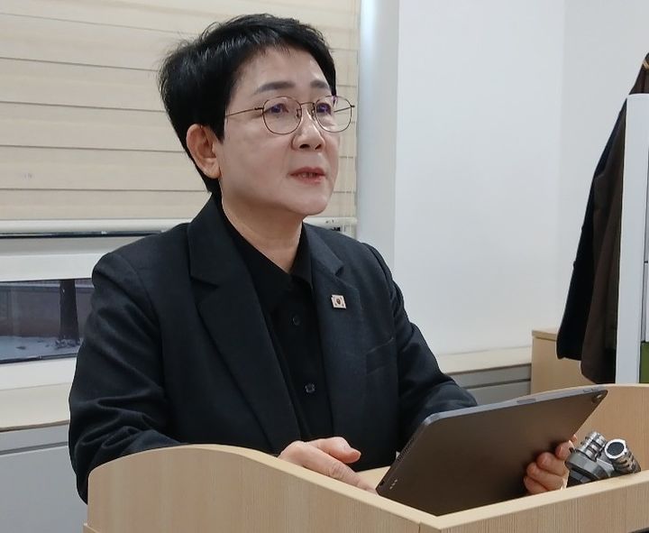 [대전=뉴시스] 조명휘 기자 = 박정현(대전 대덕구) 더불어민주당 대전시당위원장이 2일 오전 대전시의회 기자실에서 대전충남행정통합법안에 대해 설명하고 있다. 2026.02.02. photo@newsis.com *재판매 및 DB 금지