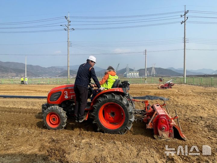 [김해=뉴시스]김해시 농기계 공급확대 자료사진. 뉴시스DB. photo@newsis.com