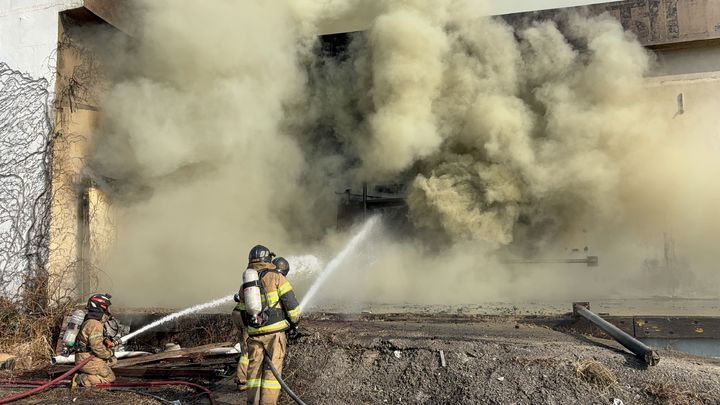 여수 폐공장 화재 재발화, 소방당국 대응…인명 피해 없어