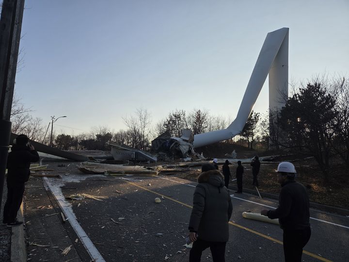 풍력발전기 꺾임 사고 5일 만에 풍력 화재…기후부 긴급 점검