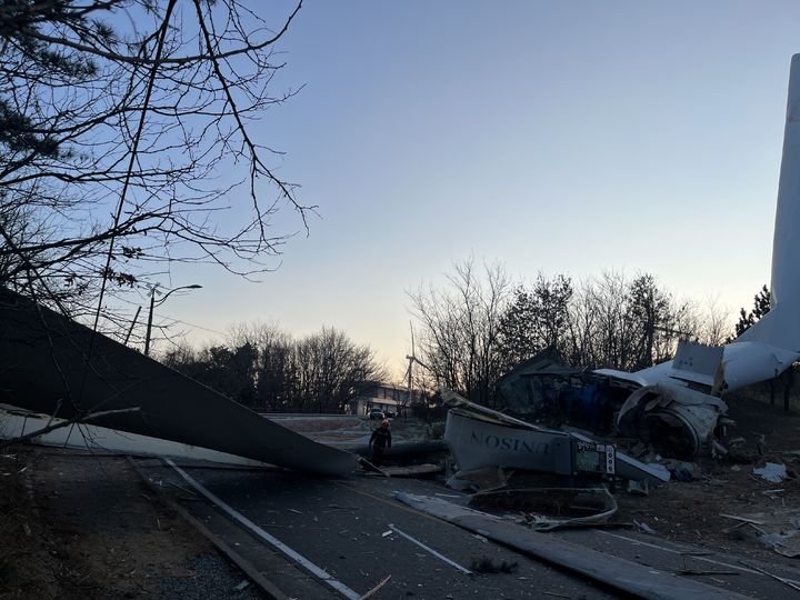 영덕 풍력발전기 전도 사고, 발전사 자체조사…가동 중단