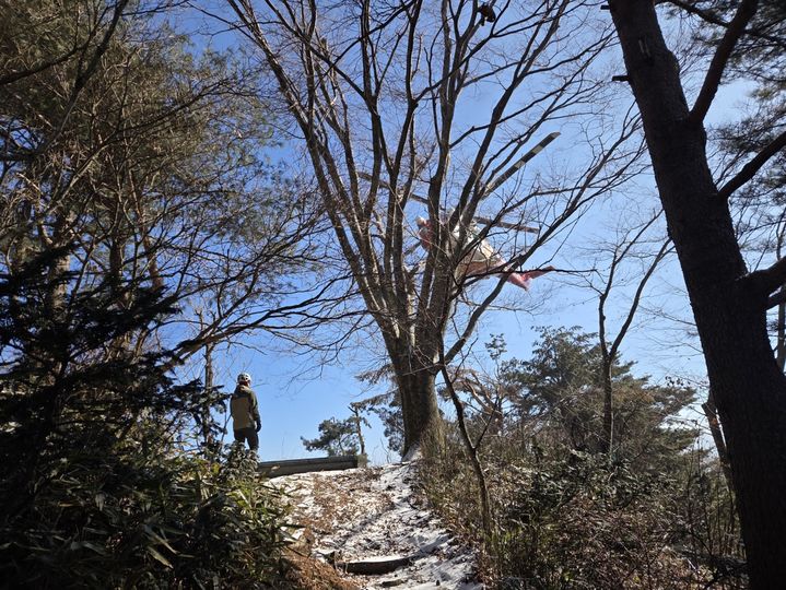 [산청=뉴시스] 60대 심정지 탐방객 헬기후송 (사진=지리산국립공원 제공) 2026. 02. 02. photo@newsis.com *재판매 및 DB 금지