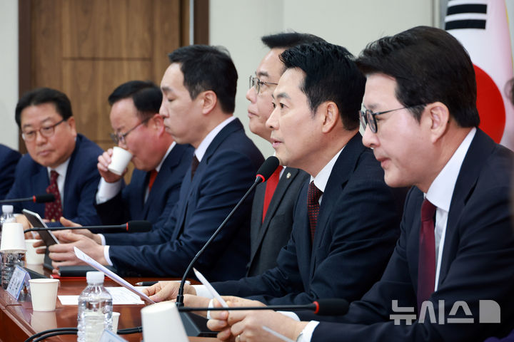 [서울=뉴시스] 고승민 기자 = 장동혁 국민의힘 대표가 2일 서울 여의도 국회에서 열린 최고위원회의에서 발언하고 있다. 2026.02.02. kkssmm99@newsis.com